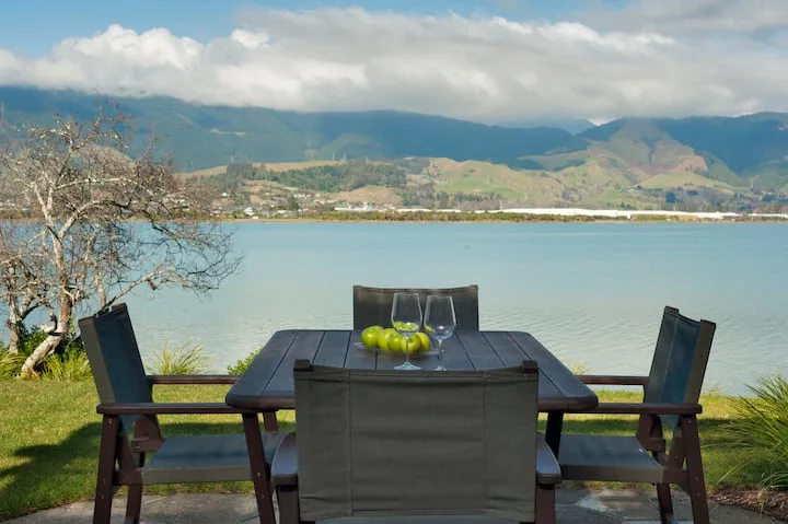 Monaco Waterside Magic - Nelson Holiday Home