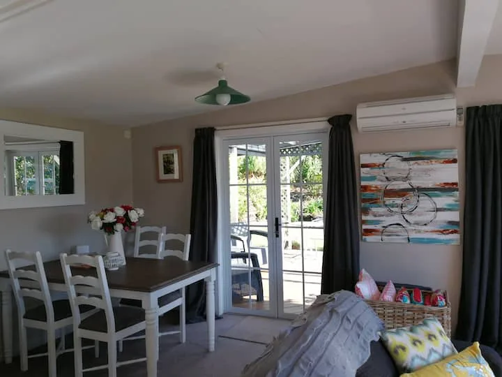 MONTS COTTAGE  Hokitika/Kumara.  B&B