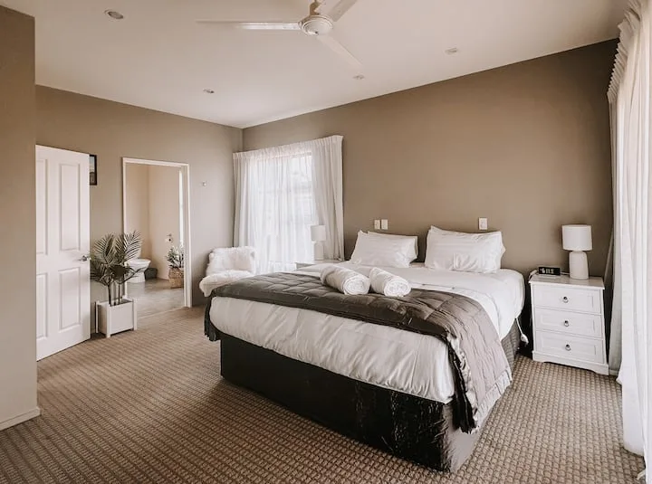 Mountain View Retreat - The Perfect Private Escape