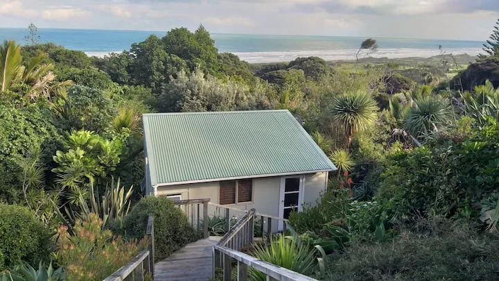 Muriwai Beach - private Cabin in the bush