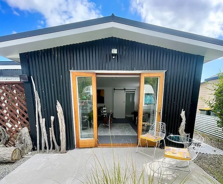 *New Listing* Bonnie in Clyde - couples hideaway