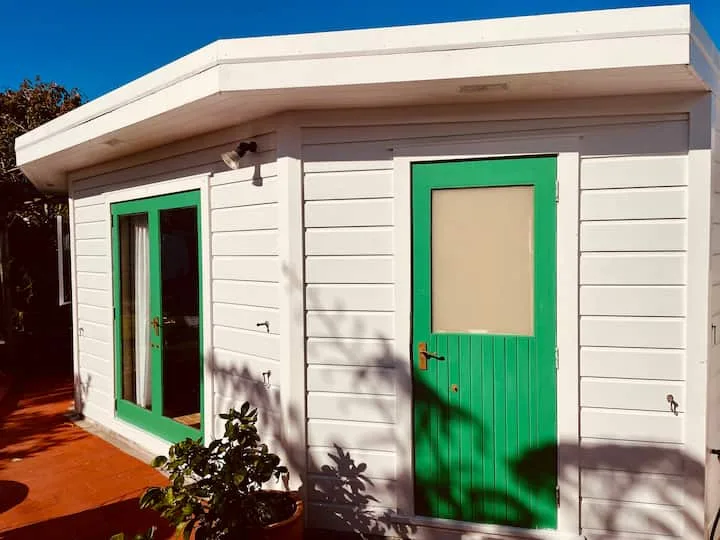 Newtown Self-contained studio