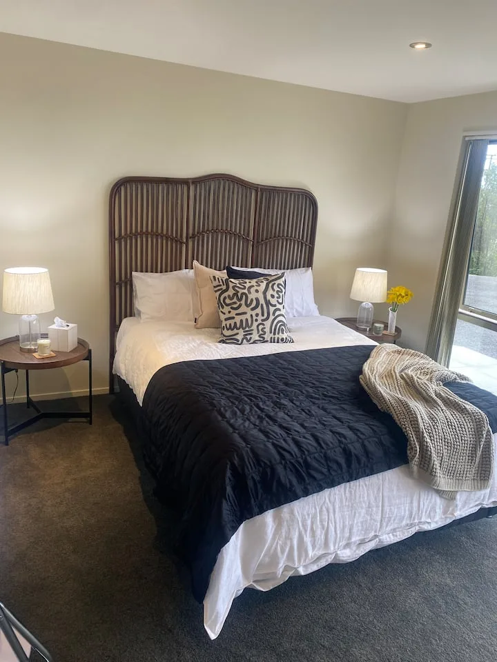 Ocean Landings 
Private guest room 
Kaiteriteri