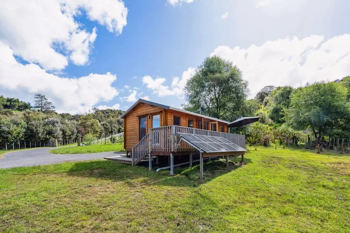 Off-Grid Tiny House Retreat