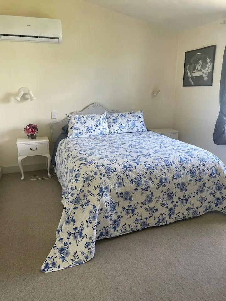 One bedroom 60s apartment