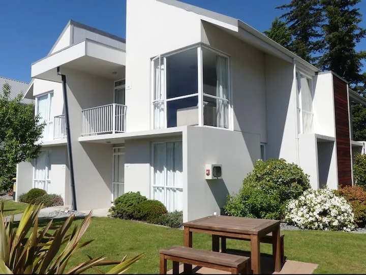 Opuke Crash Pad Methven - with mountain views.