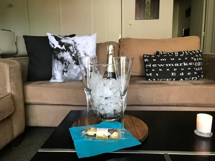 Our Place-Modern Kiwi Home in Village Atmosphere