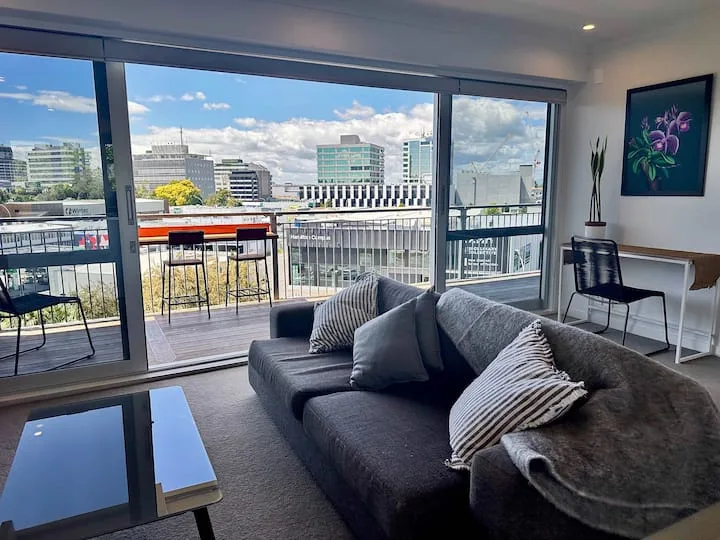 Panoramic City Views in a Modern Central Apartment