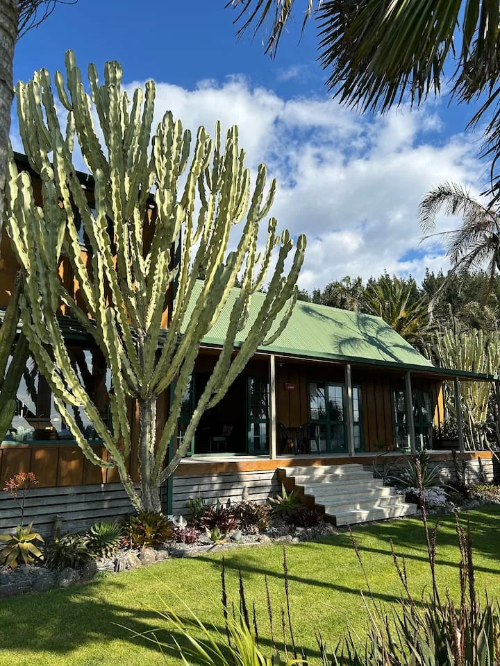 Papamoa Hills Cacti Guest House