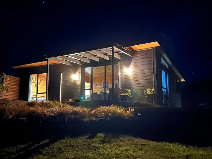 Peaceful Stay with Distant Lake Views & Birdsongs