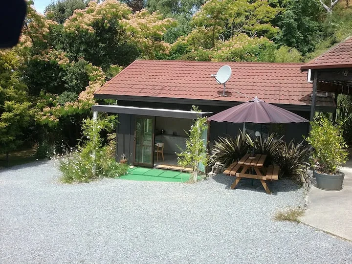 Peaceful,Private Brookside Cottage