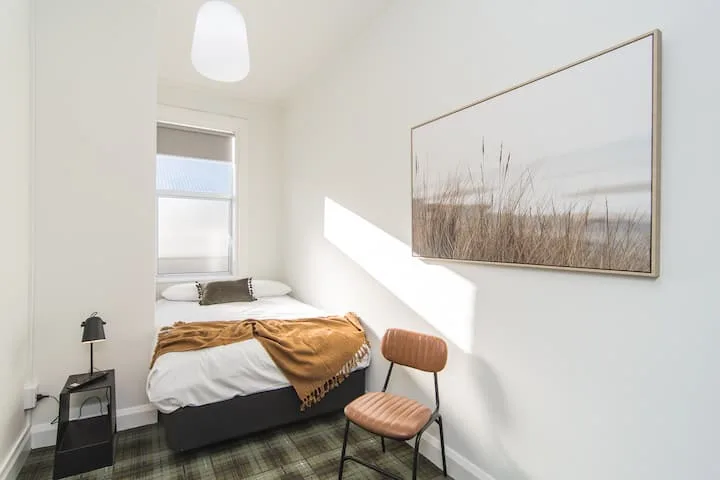 Petite Double Room w/ Shared Bathroom