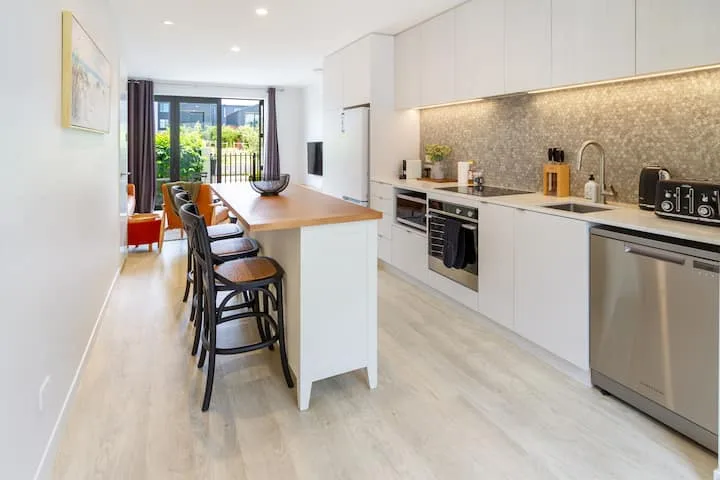 Polished Urban Stay Near Christchurch’s Best Spots