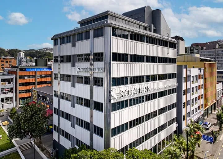 Prime Location: Queen Studio Near Vibrant Cuba St