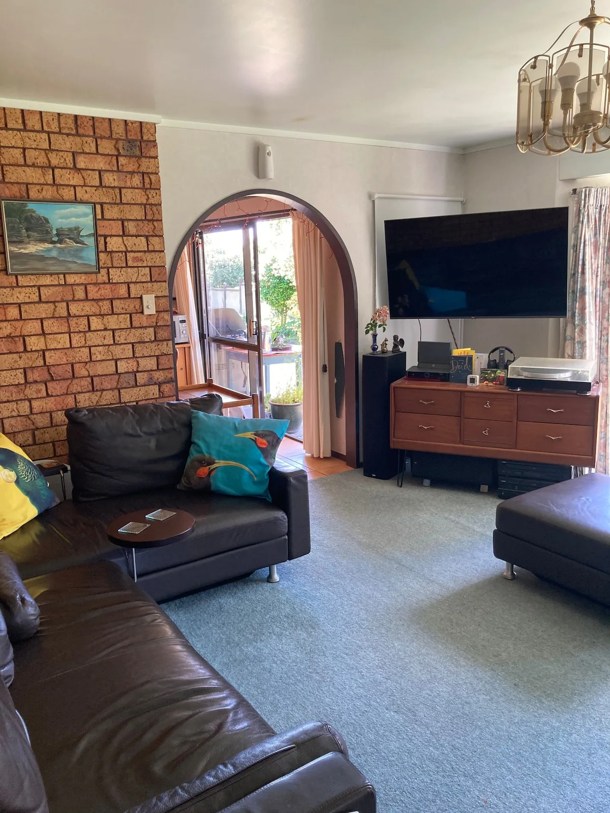 Private bedroom, bathroom & lounge
Watch the Tui’s