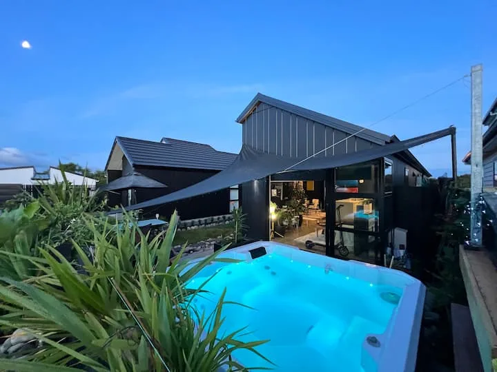 Quality designer home, spa pool, you'll love it!