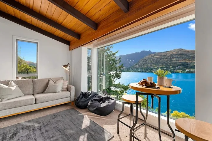 Queenstown Lakefront Dream | Hot Tub | BBQ |