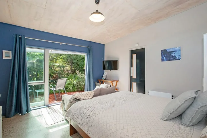 Quiet retreat on an organic property