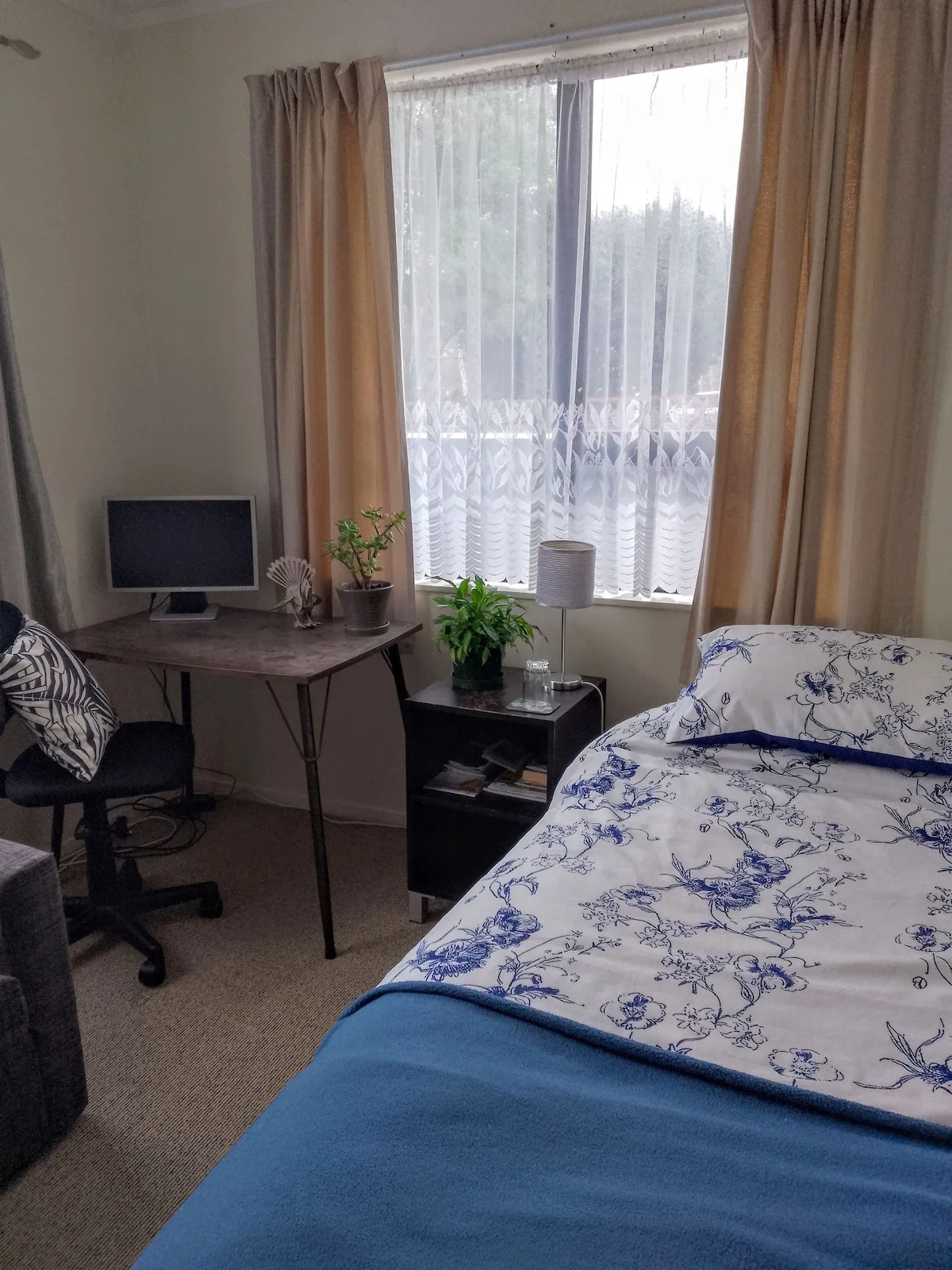 Quiet sunny single room