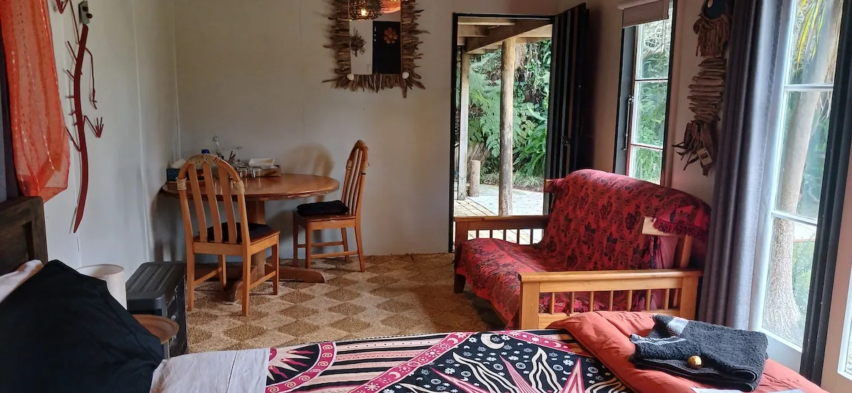 Quirky Woods - Glamp at Maketu - The Garden Room
