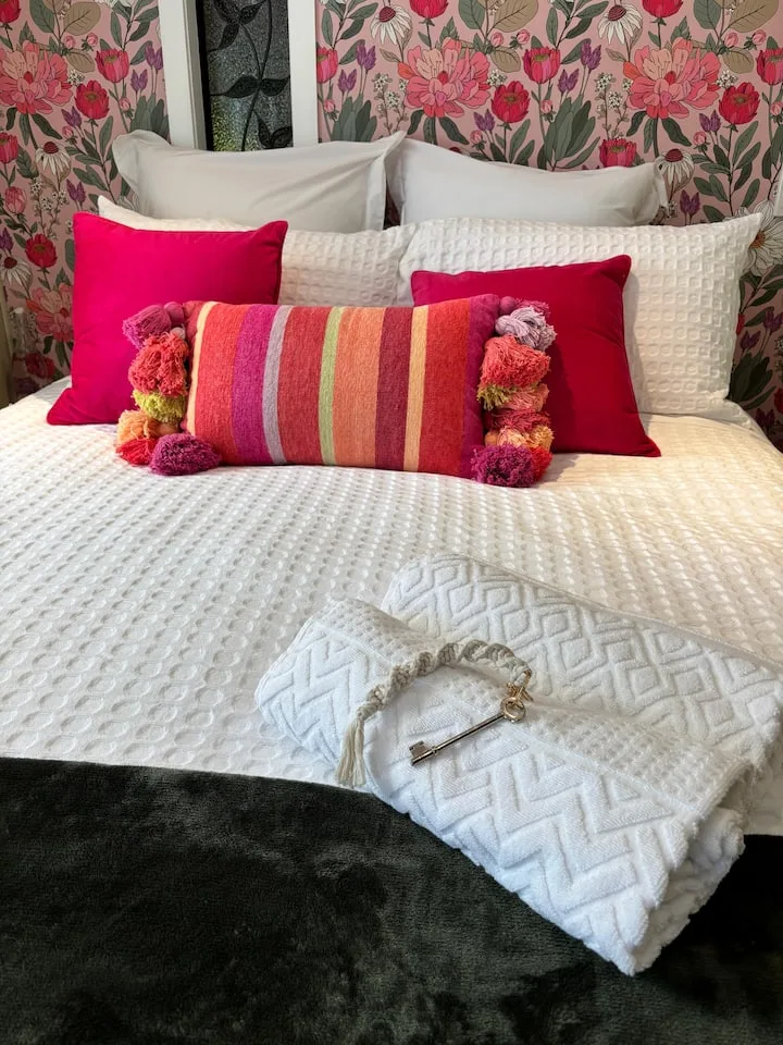 Raspberry  Dream Cabin