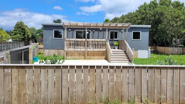 Raumati Beach Cosy Retreat