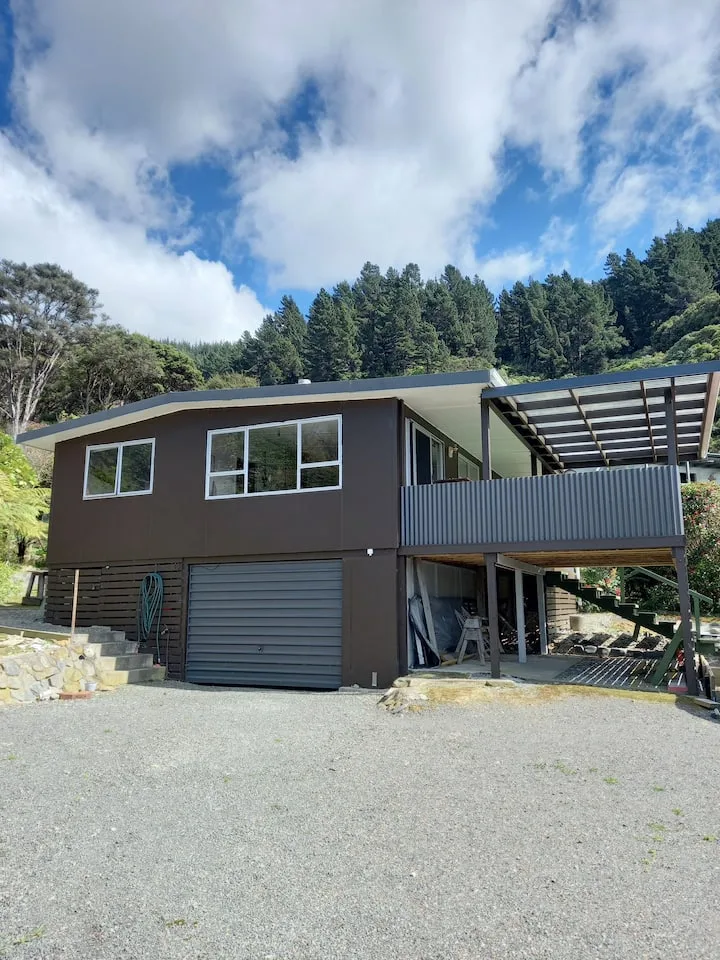 Relaxing Bach at Hakahaka
