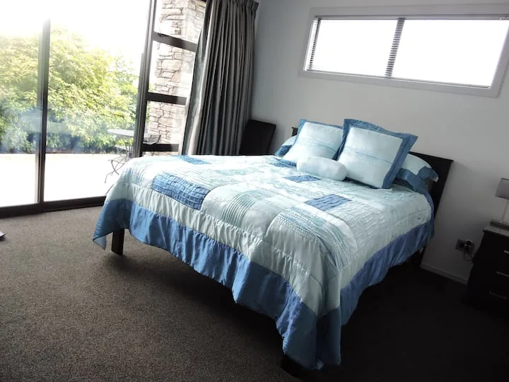 RESERVATION Room 1