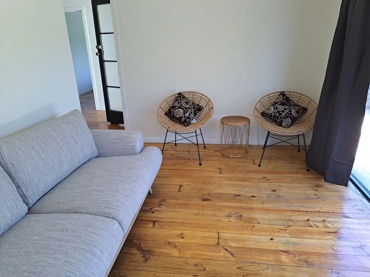 Richmond 3bdrm House sleeps 7. Central Richmond