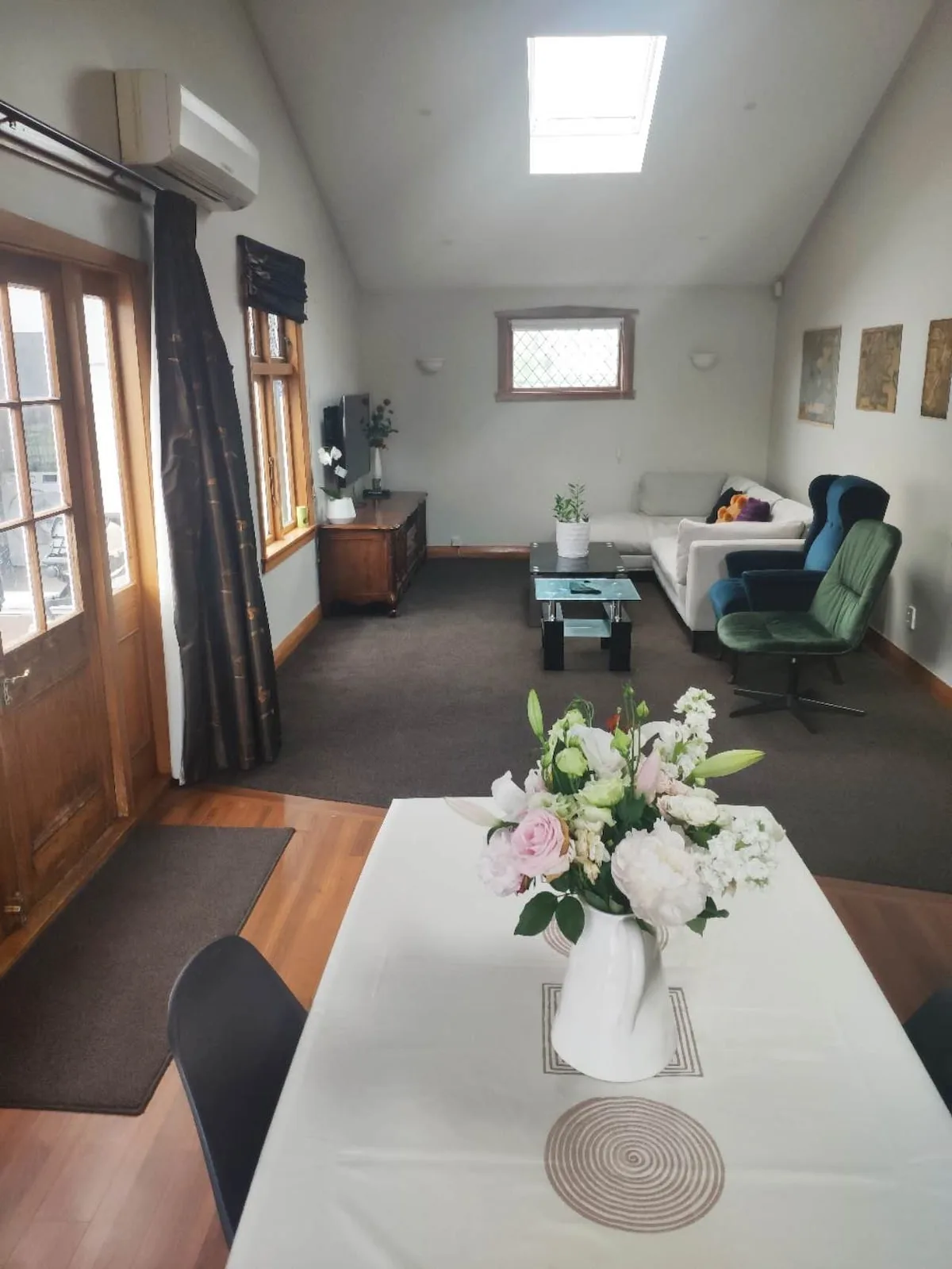 Room 2 ,    Ferry,Weta,Walk to airport