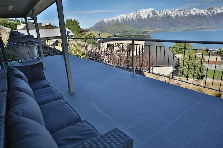 Room with Fantastic view Mtn @ Lake