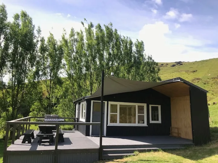 Round Hill hut at Hukarere Station