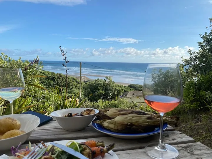 Rua Kainga, Seaside Coastal Bach