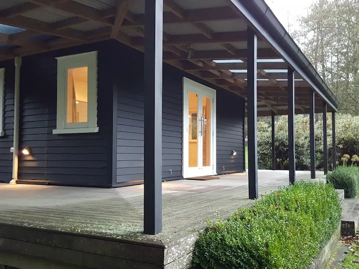 Rural private guesthouse in a quiet country garden