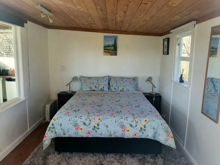 Sadhu's Tea House - country cabin