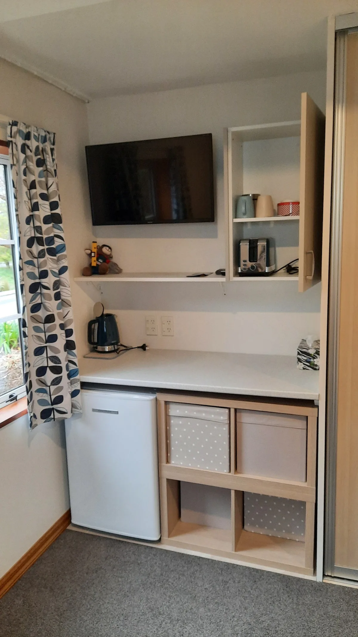 Self-contained private ensuite by the river