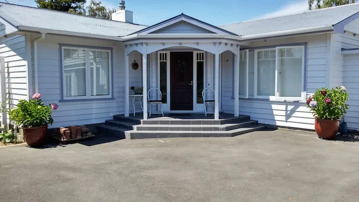 Semi -Detached Studio