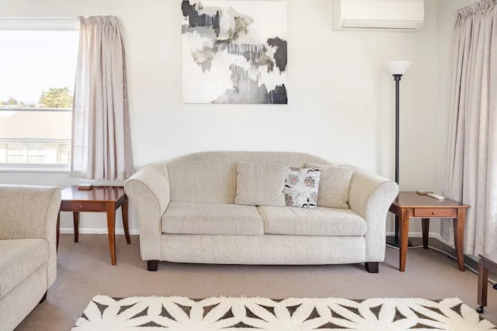 Simple and Easy in Greerton Village