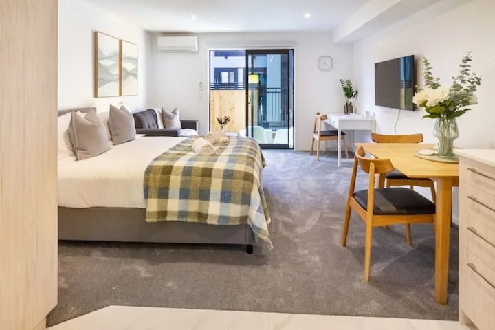 Single Level, Studio Retreat, in Bath Street