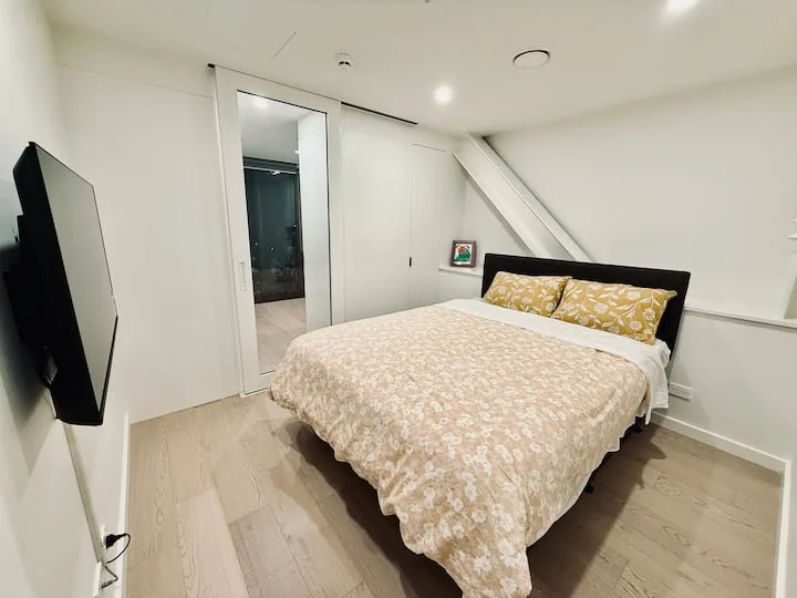 Sleek 1 bedroom  apartment at Courtney