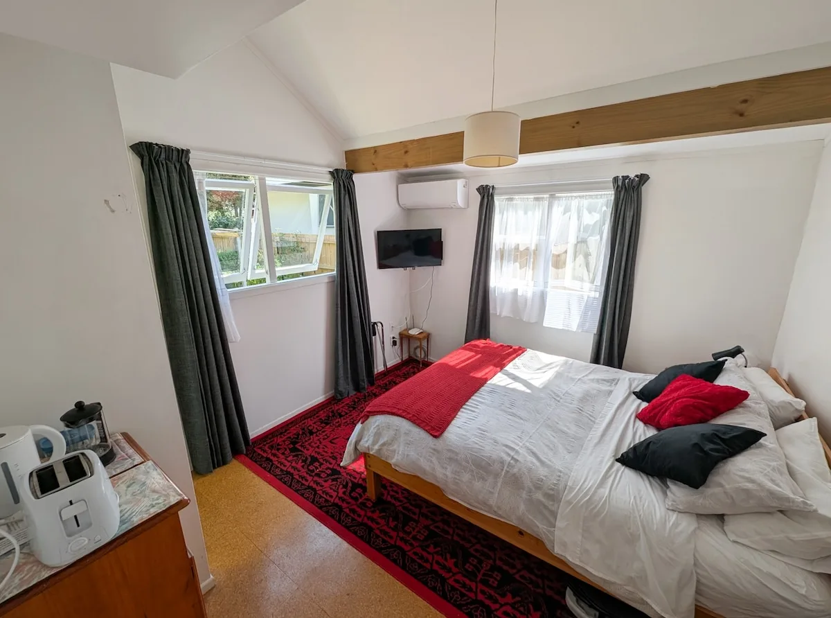 Songbird Sleepout with bathroom & mini kitchenette