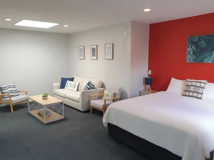 Spacious and Modern Private Room