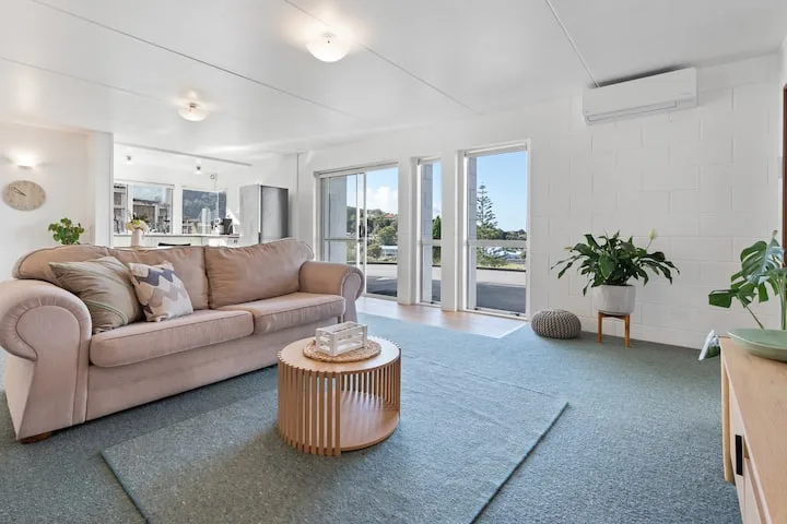Spacious Central Stay with Stunning City Views