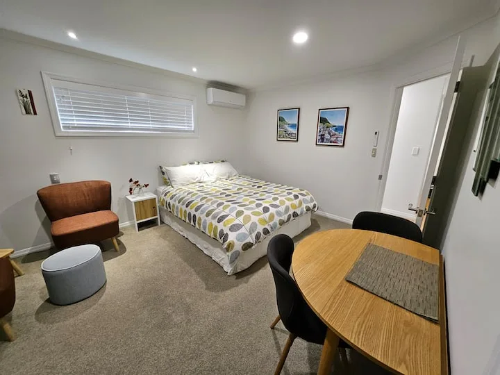 Spacious self-contained unit on Mount golf course