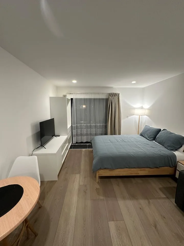 Spacious Studio Apartment in Ellerslie