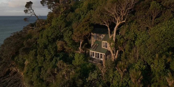 Staffa Bay Iconic 70's Treehouse