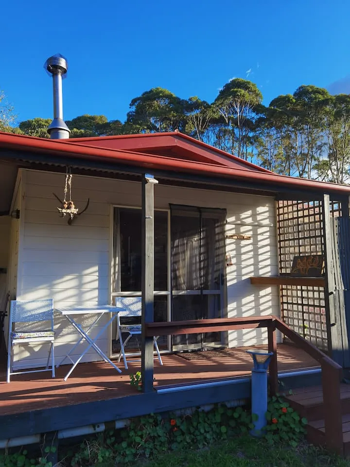 Streamside Self-contained Country Cottage