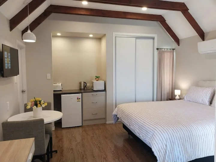 Studio close to Pakuranga Plaza/Motorway in East