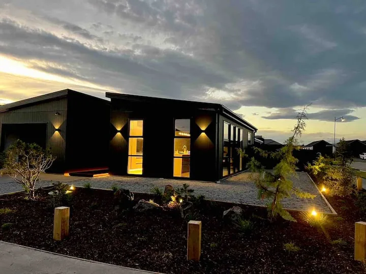 Stunning new home tranquil hill views