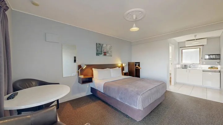 Stunning Self Contained Studio